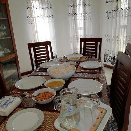 Air Port 5 Minutes Super Clean Upul Bed & Breakfast Negombo Dış mekan fotoğraf