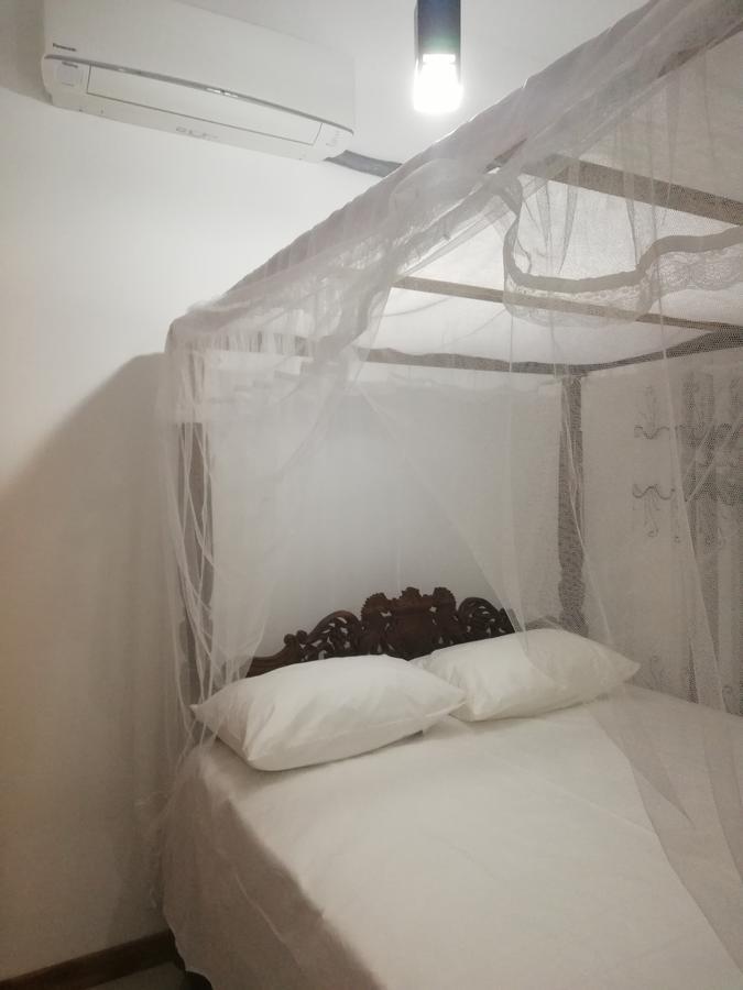 Air Port 5 Minutes Super Clean Upul Bed & Breakfast Negombo Dış mekan fotoğraf