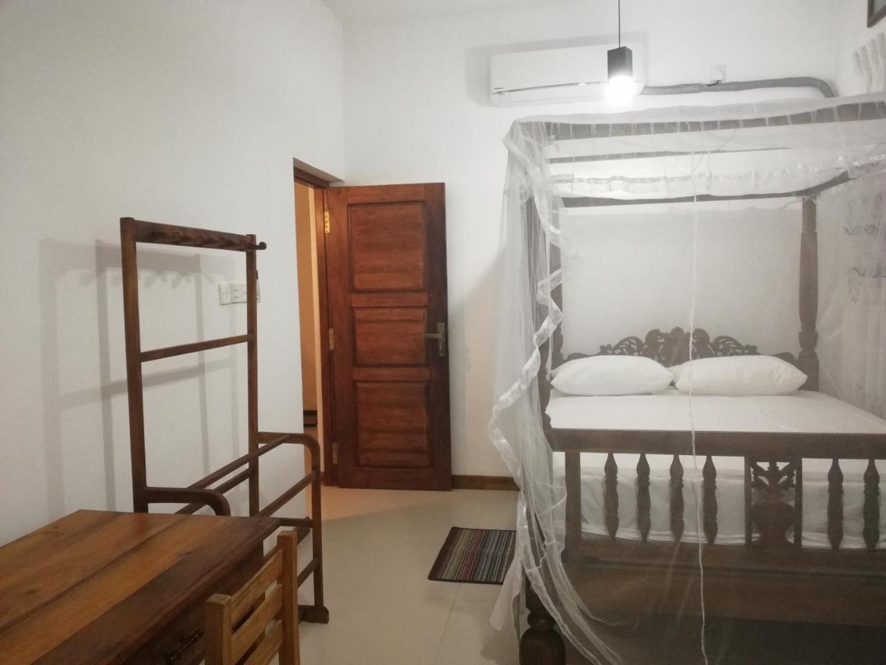 Air Port 5 Minutes Super Clean Upul Bed & Breakfast Negombo Dış mekan fotoğraf