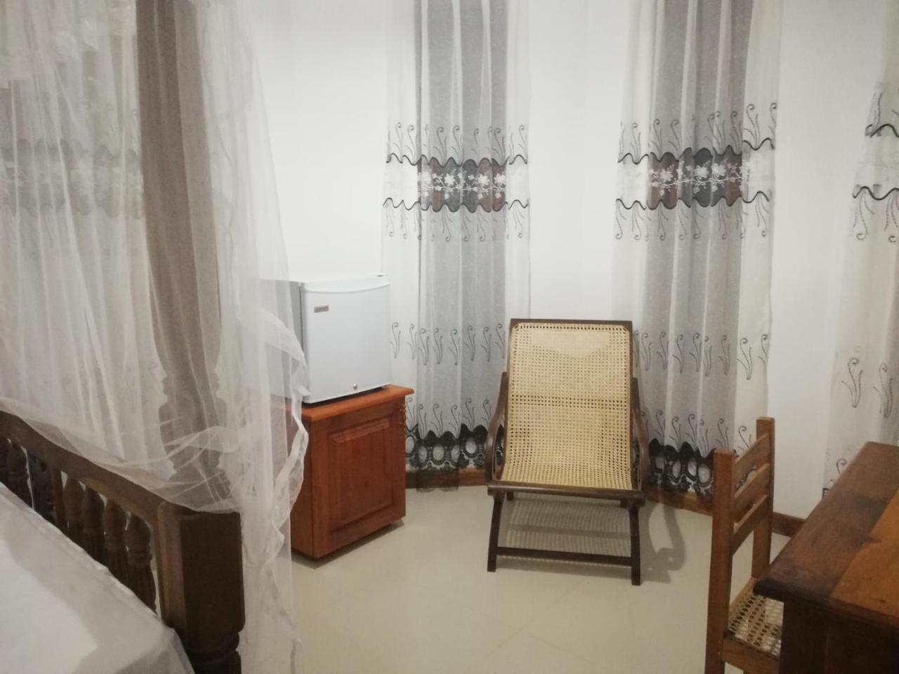 Air Port 5 Minutes Super Clean Upul Bed & Breakfast Negombo Dış mekan fotoğraf