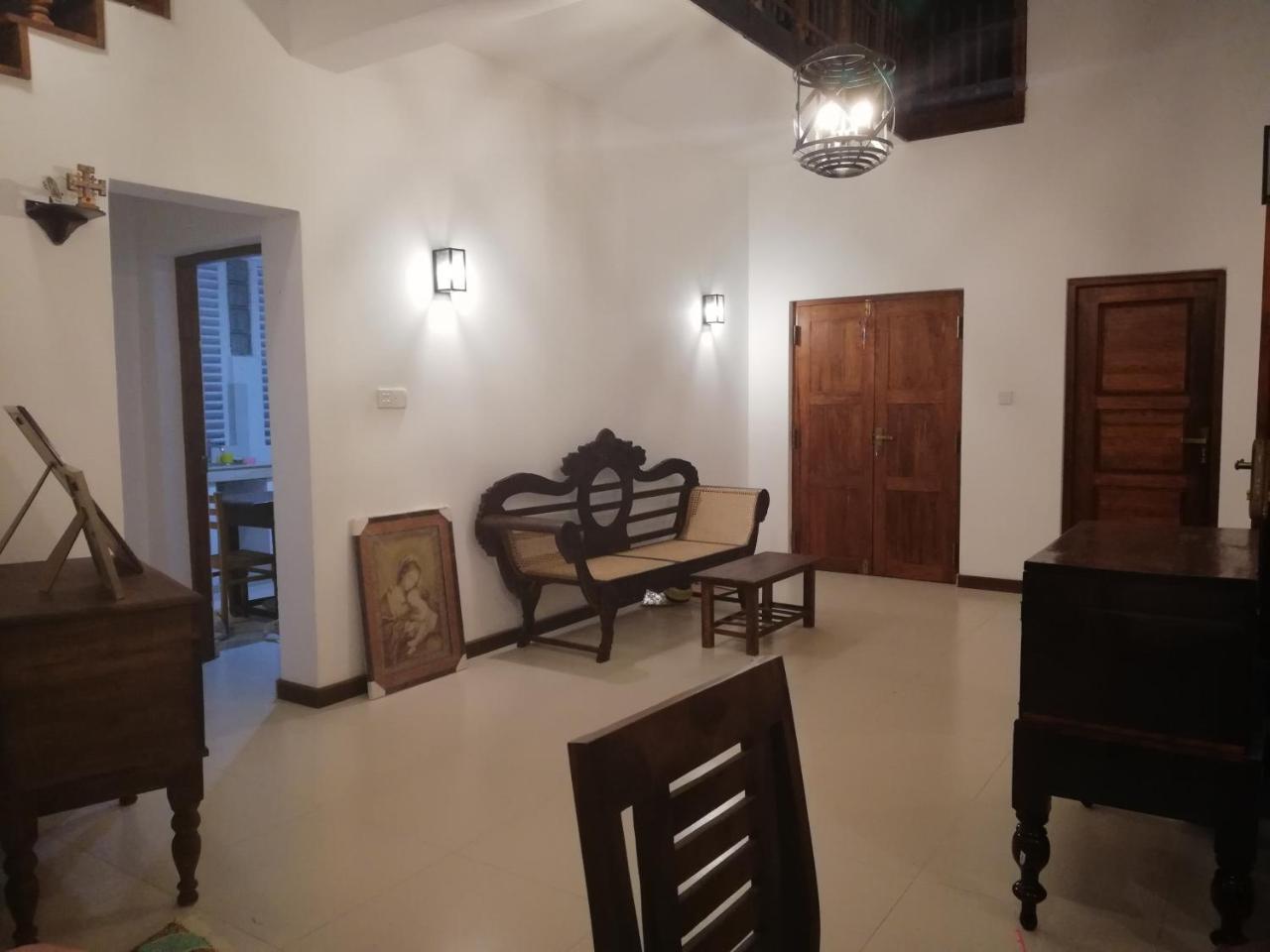 Air Port 5 Minutes Super Clean Upul Bed & Breakfast Negombo Dış mekan fotoğraf