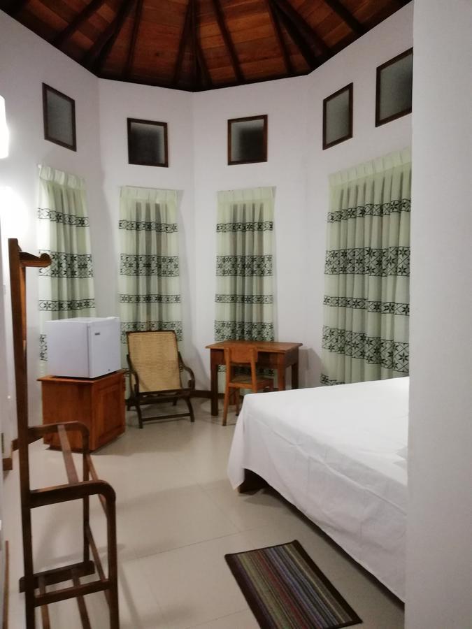 Air Port 5 Minutes Super Clean Upul Bed & Breakfast Negombo Dış mekan fotoğraf