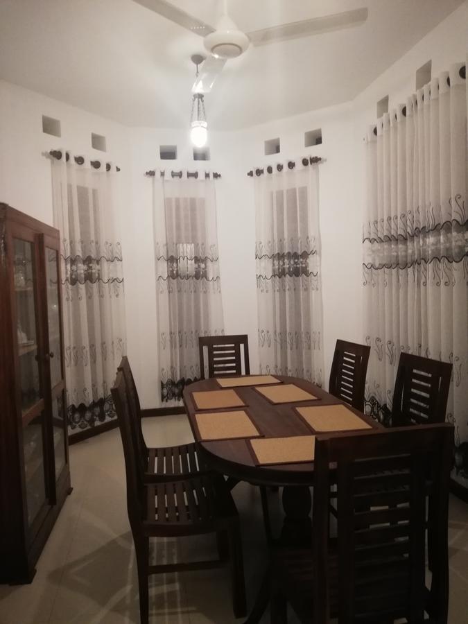 Air Port 5 Minutes Super Clean Upul Bed & Breakfast Negombo Dış mekan fotoğraf