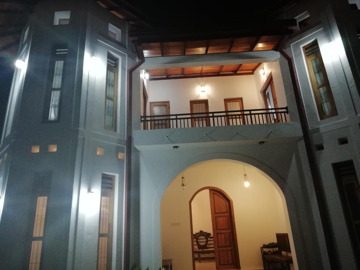 Air Port 5 Minutes Super Clean Upul Bed & Breakfast Negombo Dış mekan fotoğraf