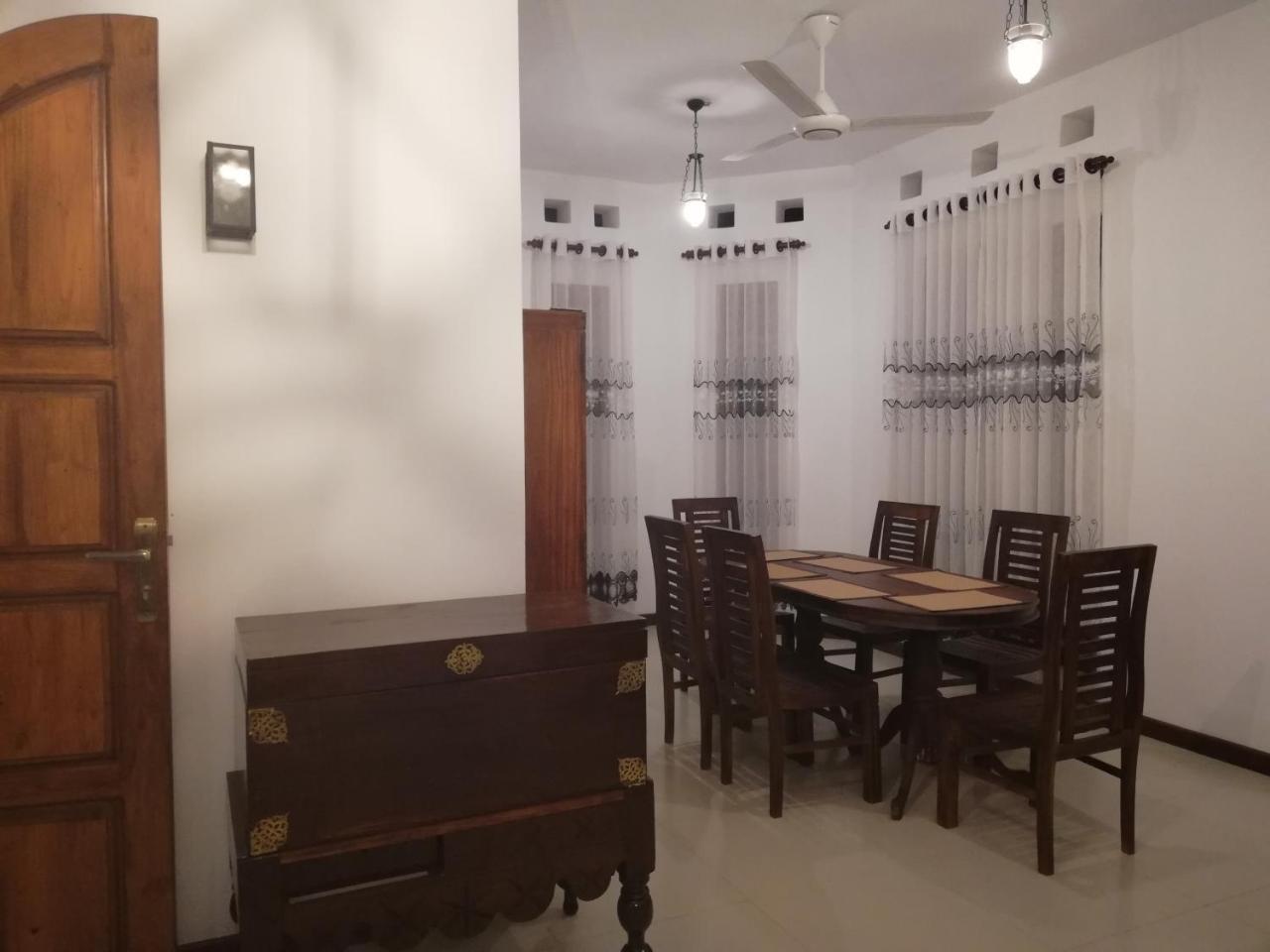 Air Port 5 Minutes Super Clean Upul Bed & Breakfast Negombo Dış mekan fotoğraf