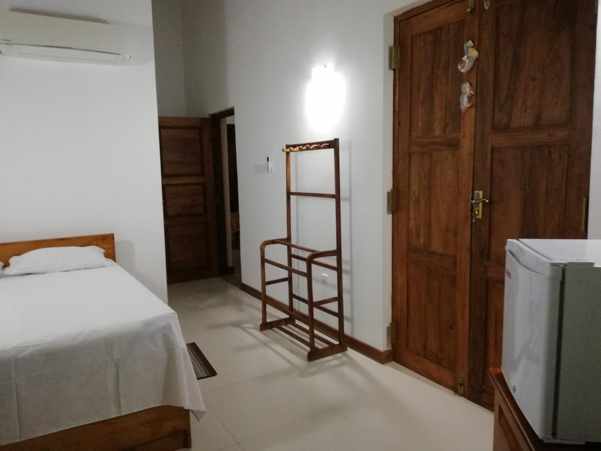 Air Port 5 Minutes Super Clean Upul Bed & Breakfast Negombo Dış mekan fotoğraf
