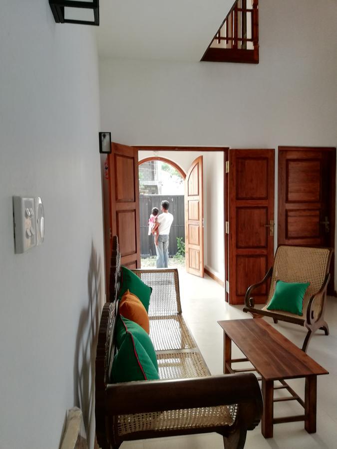 Air Port 5 Minutes Super Clean Upul Bed & Breakfast Negombo Dış mekan fotoğraf