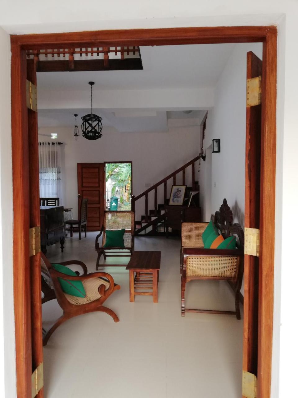Air Port 5 Minutes Super Clean Upul Bed & Breakfast Negombo Dış mekan fotoğraf