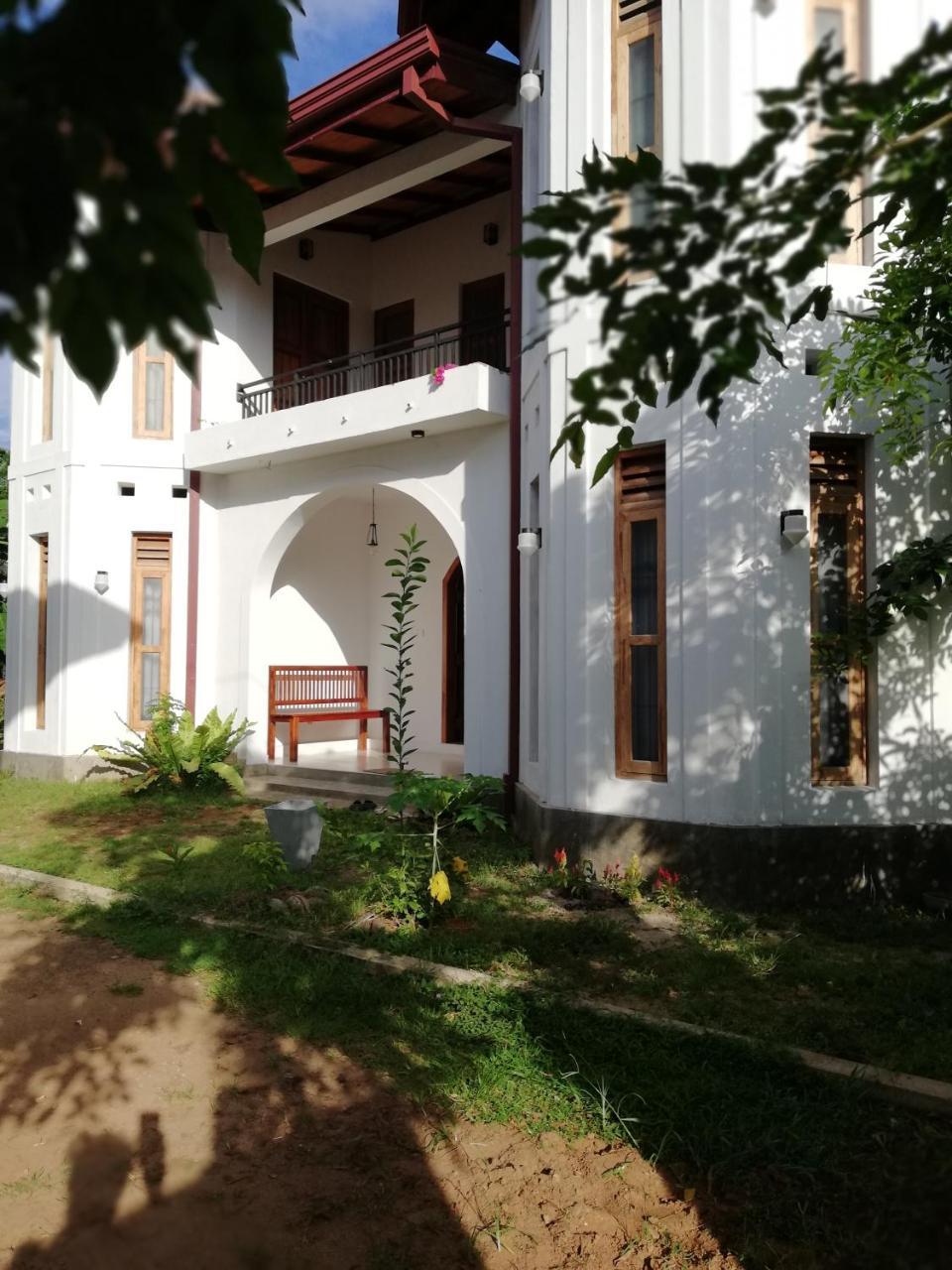 Air Port 5 Minutes Super Clean Upul Bed & Breakfast Negombo Dış mekan fotoğraf