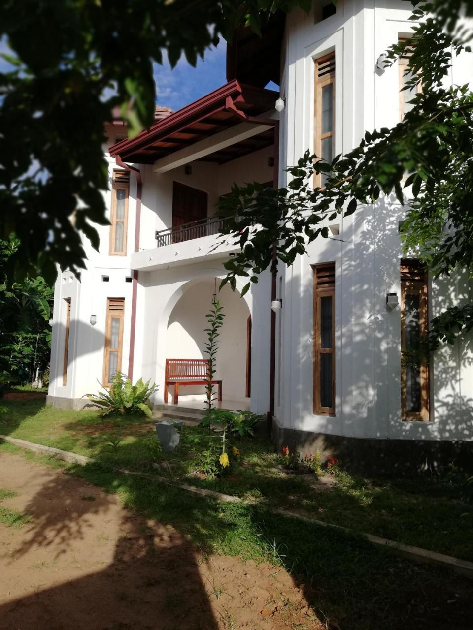 Air Port 5 Minutes Super Clean Upul Bed & Breakfast Negombo Dış mekan fotoğraf