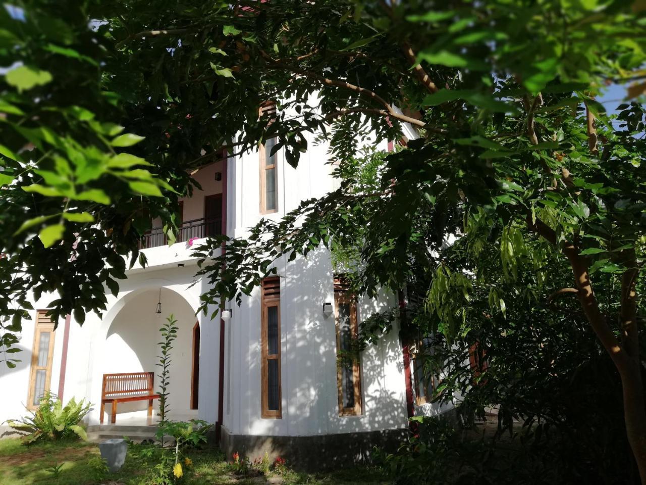 Air Port 5 Minutes Super Clean Upul Bed & Breakfast Negombo Dış mekan fotoğraf
