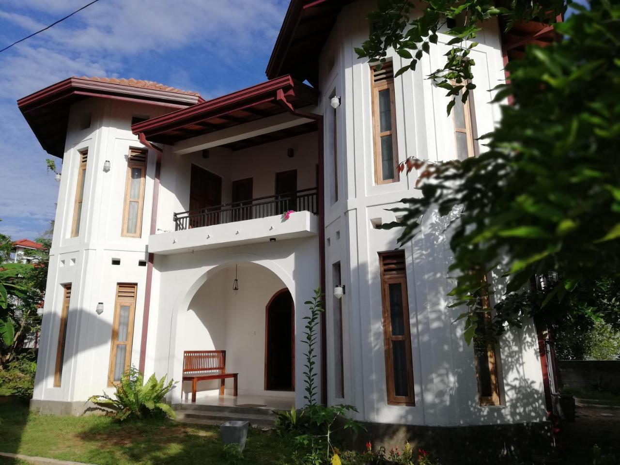 Air Port 5 Minutes Super Clean Upul Bed & Breakfast Negombo Dış mekan fotoğraf