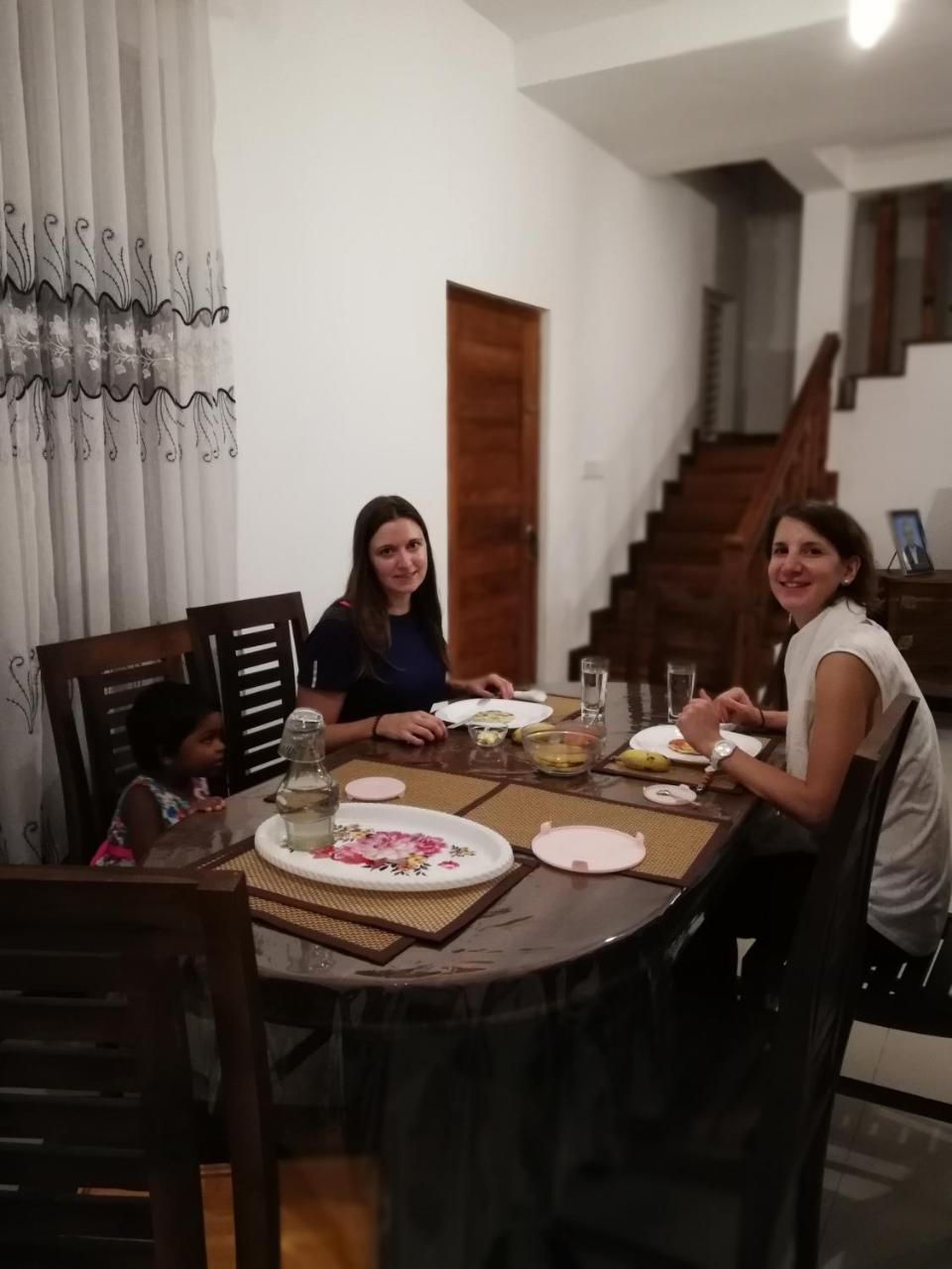 Air Port 5 Minutes Super Clean Upul Bed & Breakfast Negombo Dış mekan fotoğraf