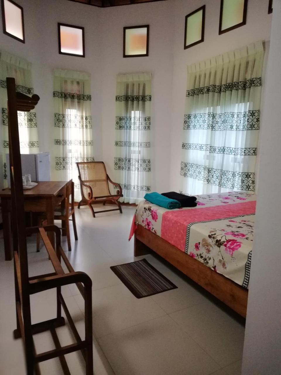 Air Port 5 Minutes Super Clean Upul Bed & Breakfast Negombo Dış mekan fotoğraf